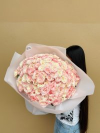 A luxurious bouquet of soft pink and cream roses, perfect for romantic and special occasions.